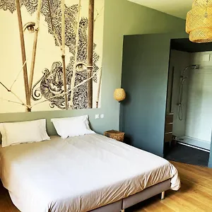 Le Chateau De Camille Bed & Breakfast